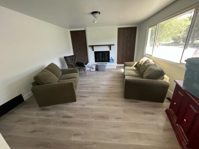 Foto del edificio - Honeyville 6955 N