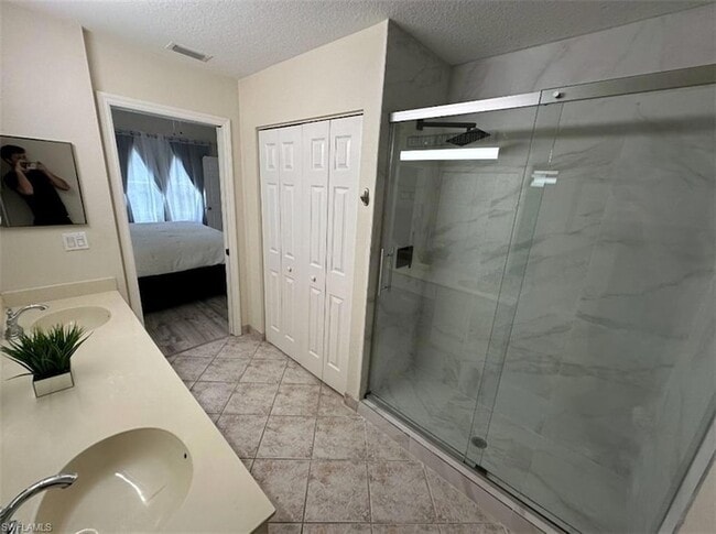 Foto del edificio - 6625 Huntington Lakes Cir