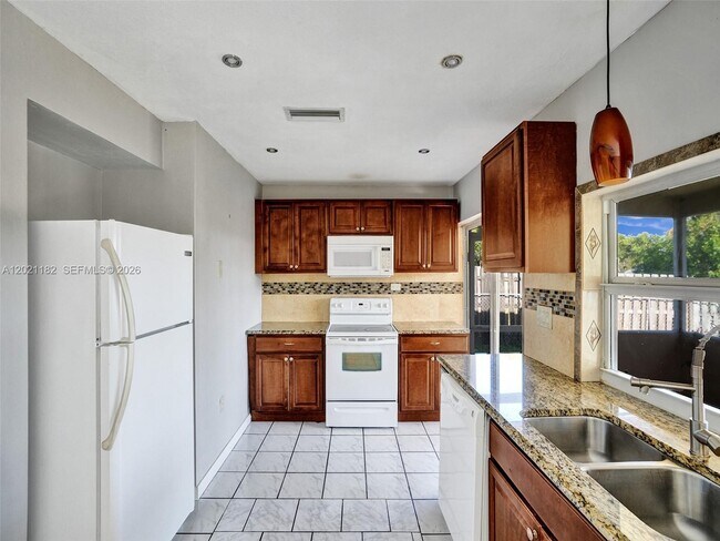 Building Photo - 8550 NW 27th Pl