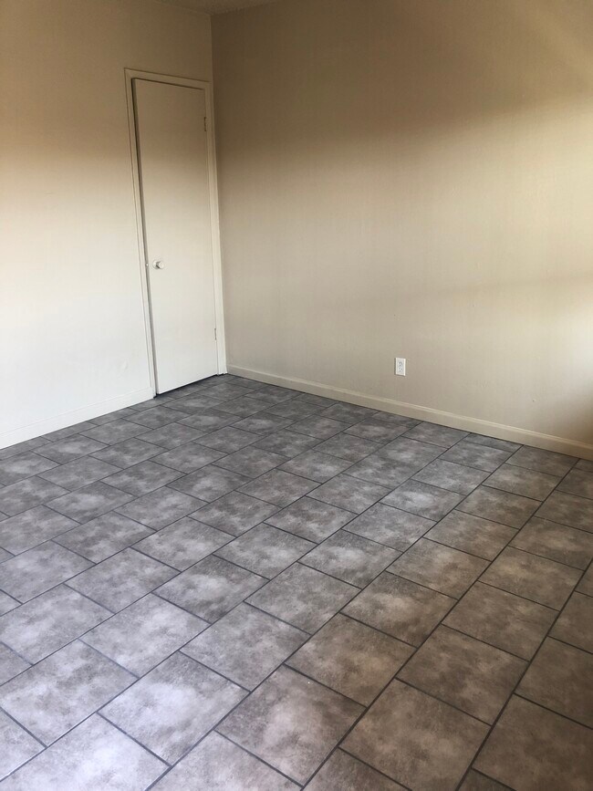 Área de la sala de estar - 708 Bowles St