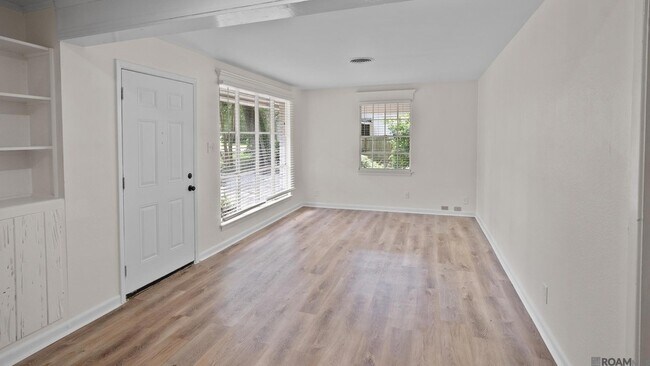 Foto del edificio - 4587 Mimosa St