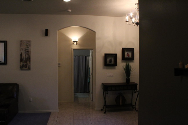 Foto del edificio - 2713 E 8th St