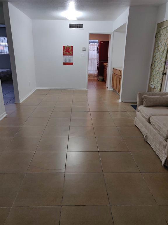 Building Photo - 8405 Wilcrest Dr