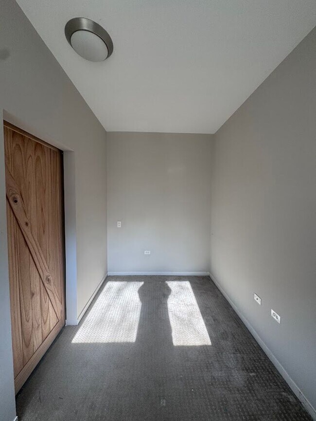 Foto del edificio - Modern 3BD/3BA Townhome Near North side wi...