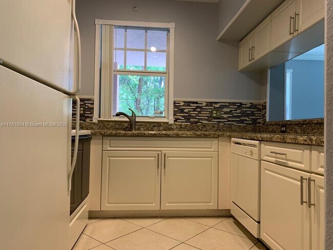Foto del edificio - 6588 W Sample Rd