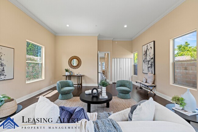 Foto del edificio - 5011 Hayvenhurst Ave