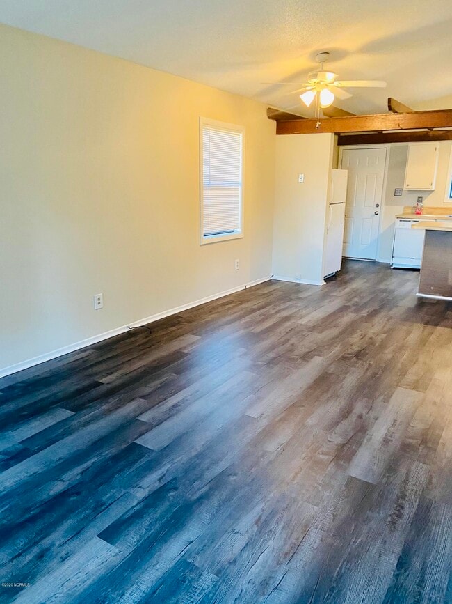 Building Photo - 129 Village Cir