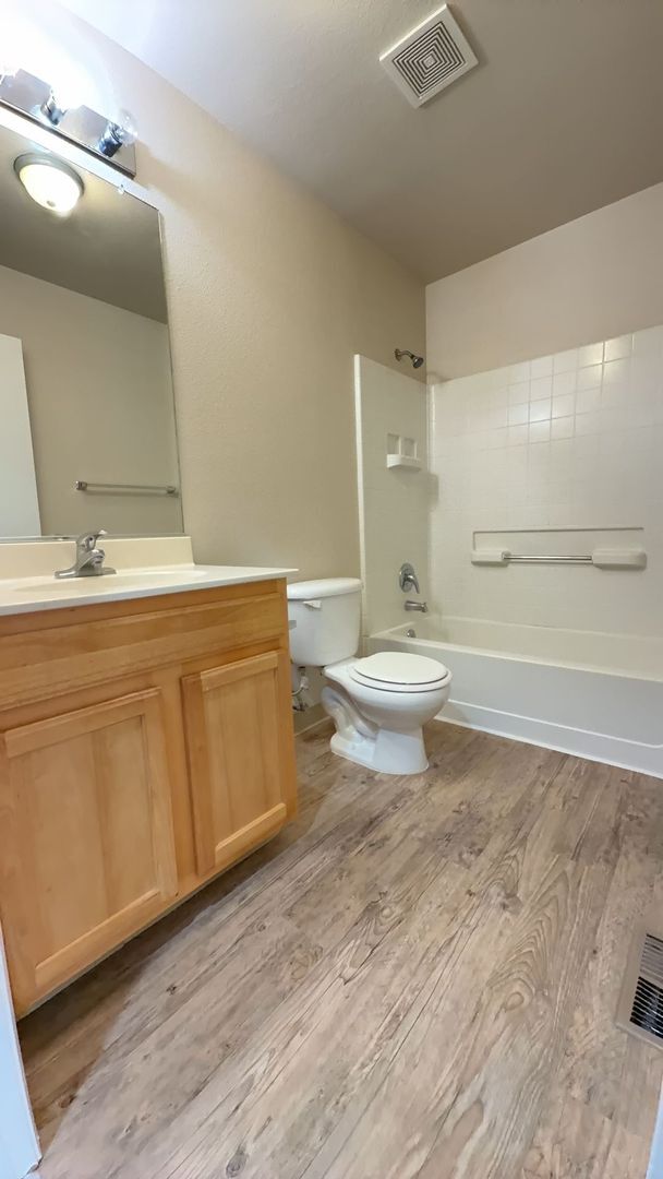 Foto del edificio - 3703 Compass Pointe Ave