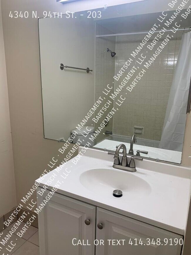 Foto del edificio - 4340 N 94th St