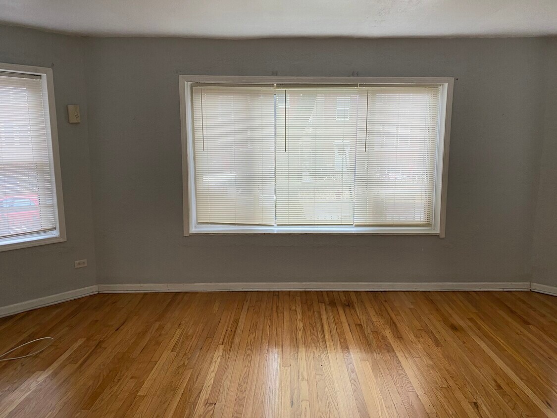 Primary Photo - 1025 N Trumbull Ave