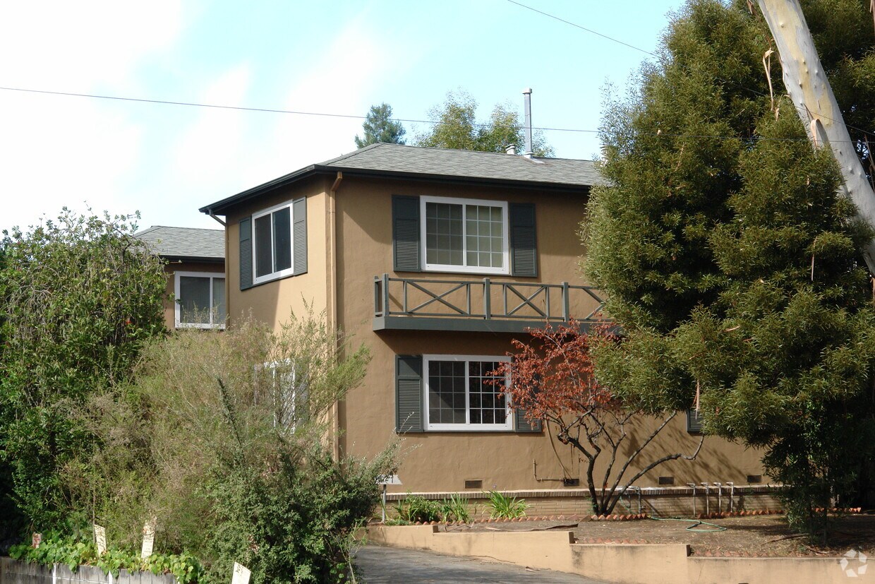 Primary Photo - 827 El Camino Real
