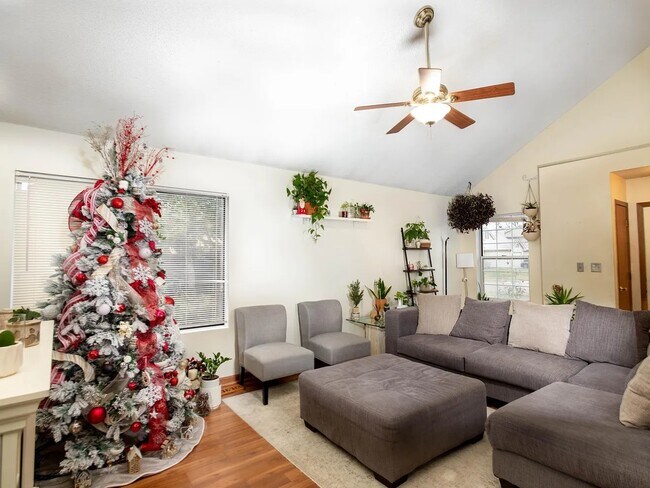 Foto del edificio - 2120 Brittany Ct