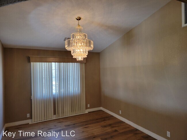 Building Photo - 3 br, 2 bath House - 5708 Desert Lakes Drive