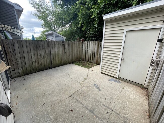 Building Photo - 5851 Shady Grove Cir