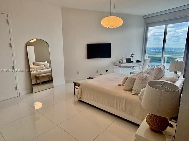 Building Photo - 15901 Collins Ave