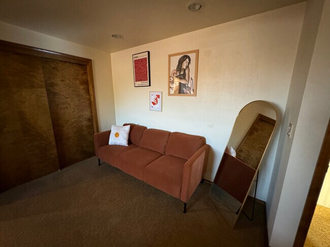 Foto del edificio - 550 Weaver Ave