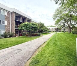Building Photo - 1525 N Windsor Dr