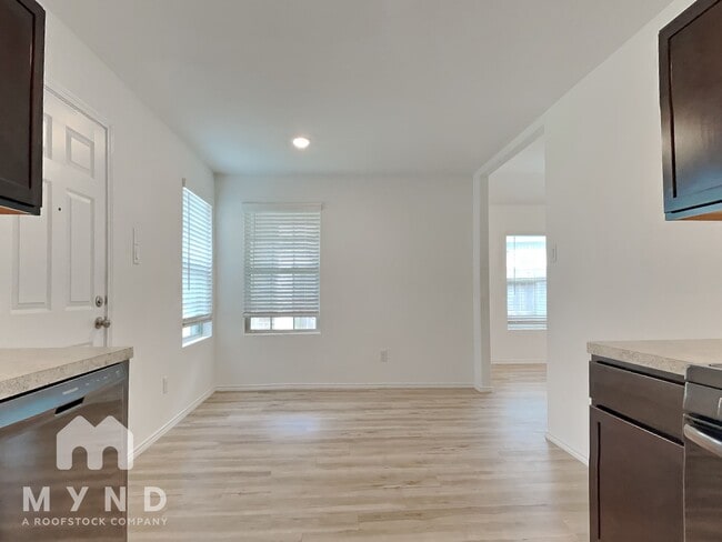 Foto del edificio - 4230 Magnolia Bay Dr