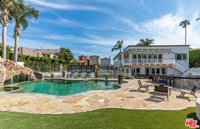 Foto del edificio - 23457 Malibu Colony Rd