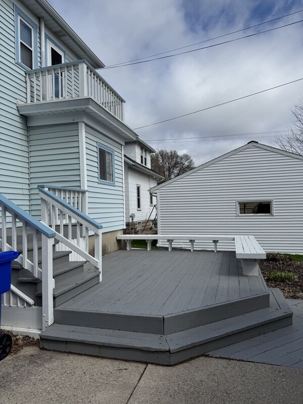Building Photo - 1420 N Oneida St