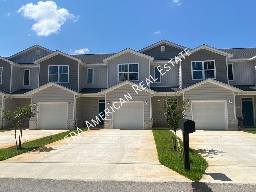 Brand New Townhome close to Hurlburt Field... Townhouse for Rent in Mary Esther, FL