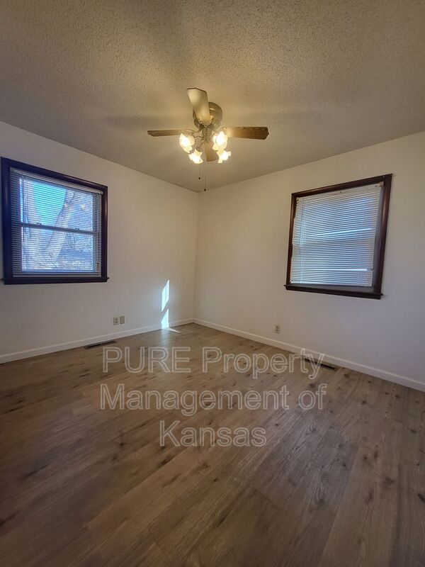 Building Photo - 3300 SW 30th Terrace