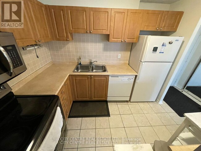 Building Photo - 2900 Battleford Rd