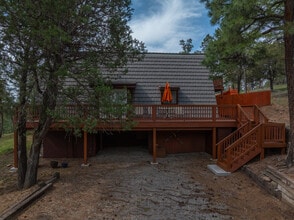 Building Photo - 104 Meadowood