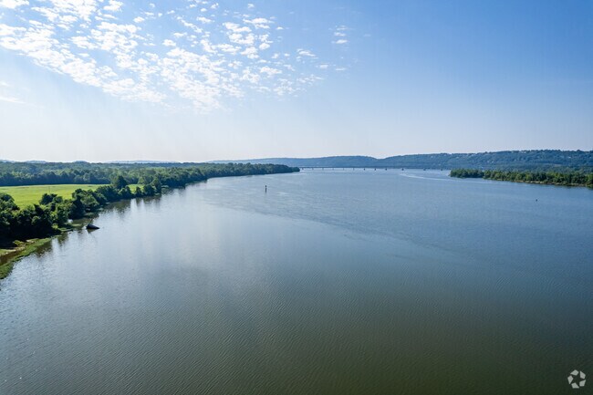 The Arkansas River flows into Murray Lake.