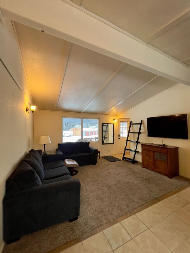 Foto del edificio - 601 Fairbanks St