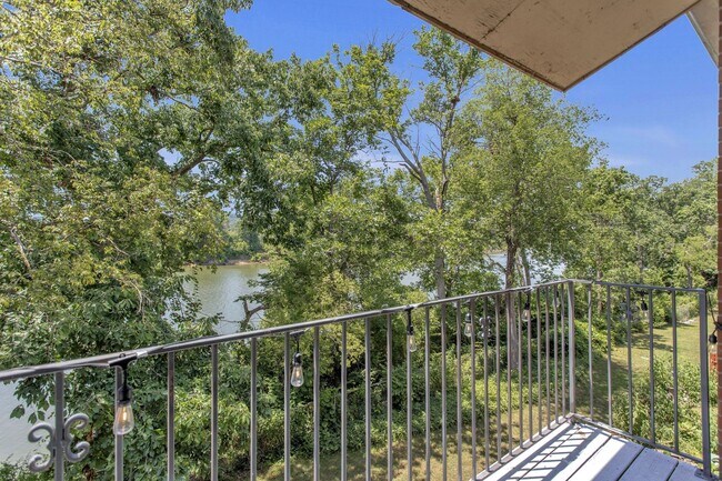 Foto del edificio - 515 Basswood Ave