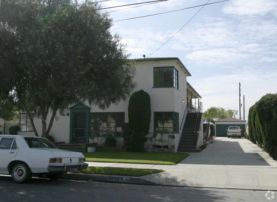 Primary Photo - 9836 Maple St