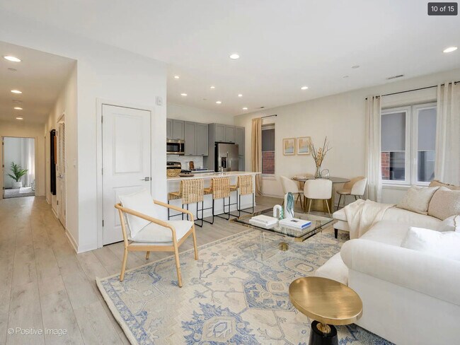 Foto del edificio - 7353 W Grand Ave