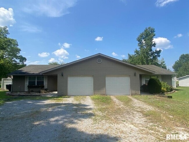 Building Photo - 5443 Country Club Rd