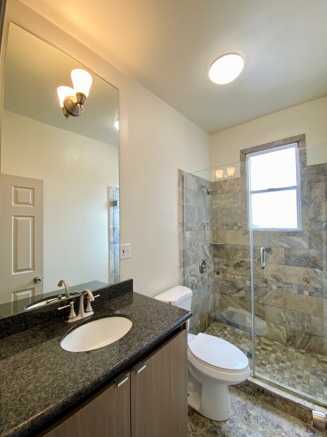 Building Photo - 931 S Laflin St