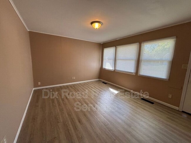 Foto del edificio - 1422 Honeybee Dr