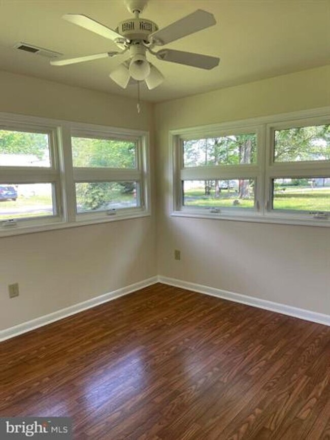 Foto del edificio - 202 Lawrence Ln