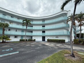 Building Photo - 300 Waterway Dr S