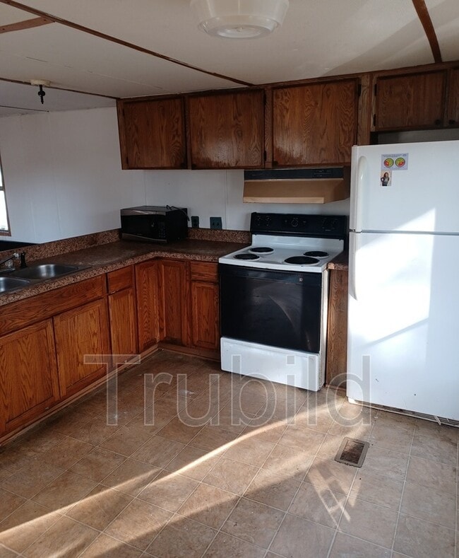 Building Photo - 512 Country Club Dr