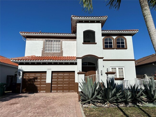 Building Photo - 1841 SW 152nd Ct