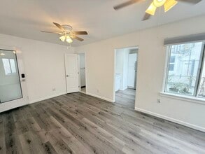 Building Photo - 732 Ventura Pl