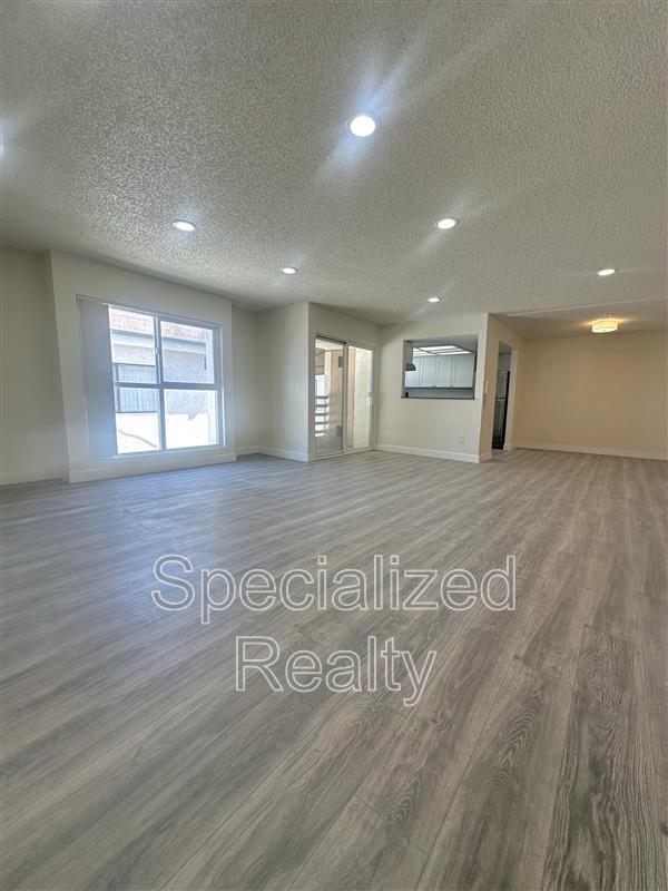 Foto del edificio - 328 E Providencia Ave