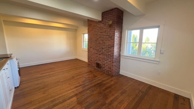 Foto del edificio - 1588 Grand Ave