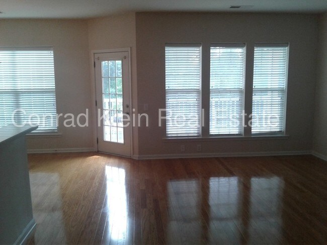 Building Photo - Gorgeous 3 Bed / 2 Bath Condo in Ballantyne!
