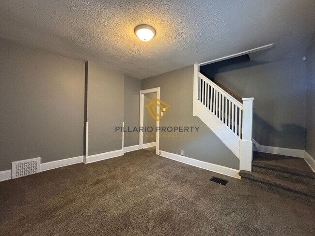 Foto del edificio - 706-708 North Bosart Avenue