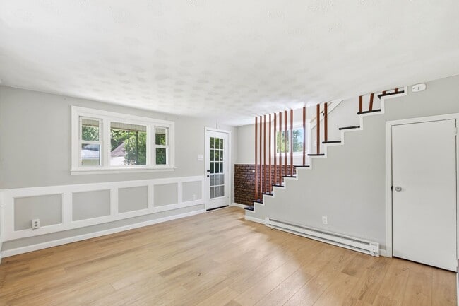 Building Photo - 606 Meadow Ave