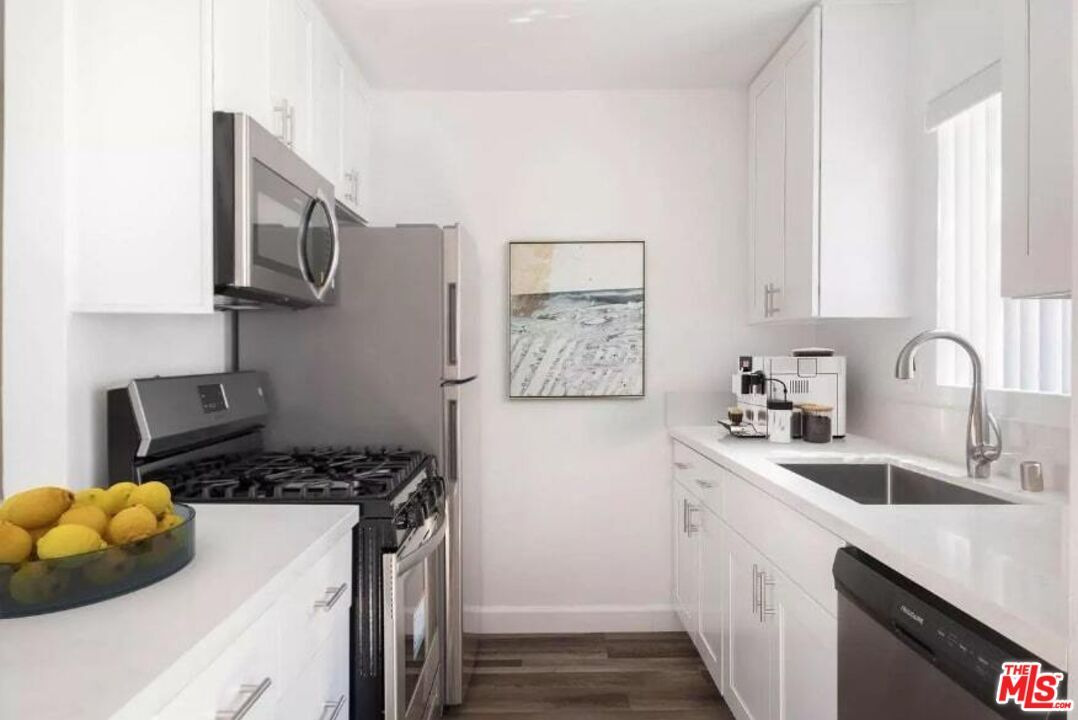 Foto principal - 17806 Lassen St