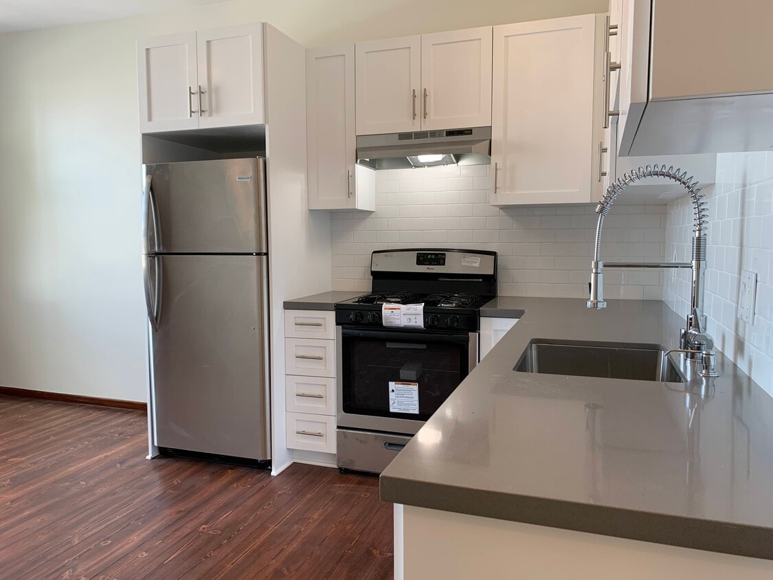 Primary Photo - Baddour Apartments