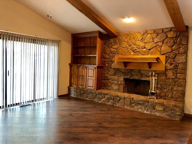 Building Photo - 6902 N Spinnaker Ln