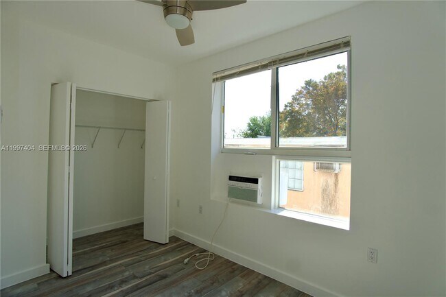 Building Photo - 1036 SW 5th St
